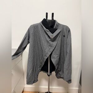 Lululemon Savasana Wrap Jacket Women's Size 8 Gray Snap Funnel Neck Pockets
